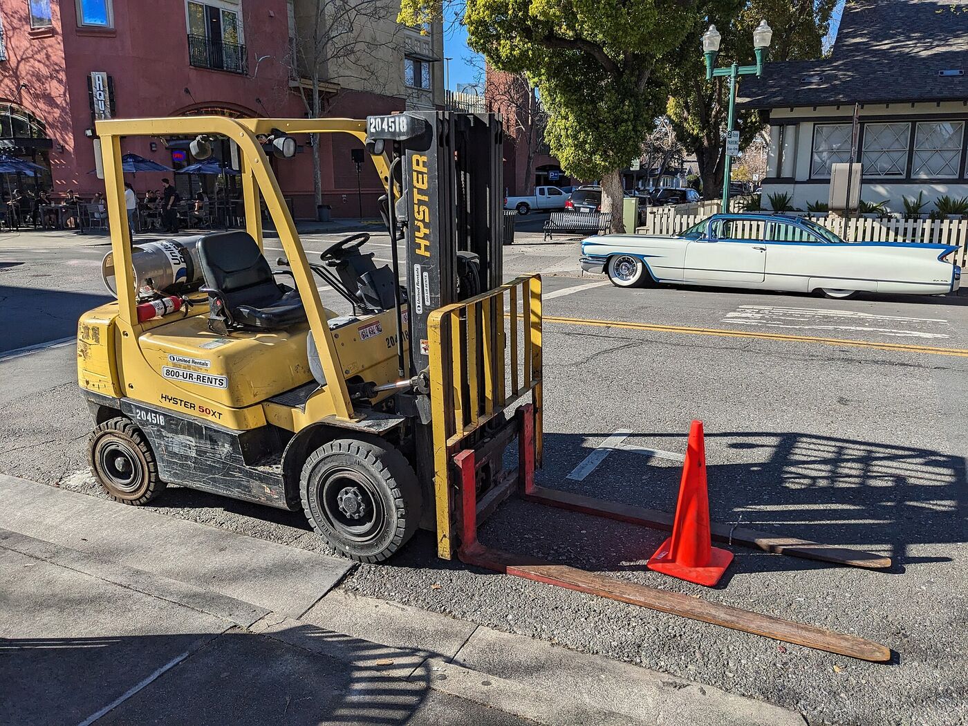 How to park a forklift safely at the end of a shift