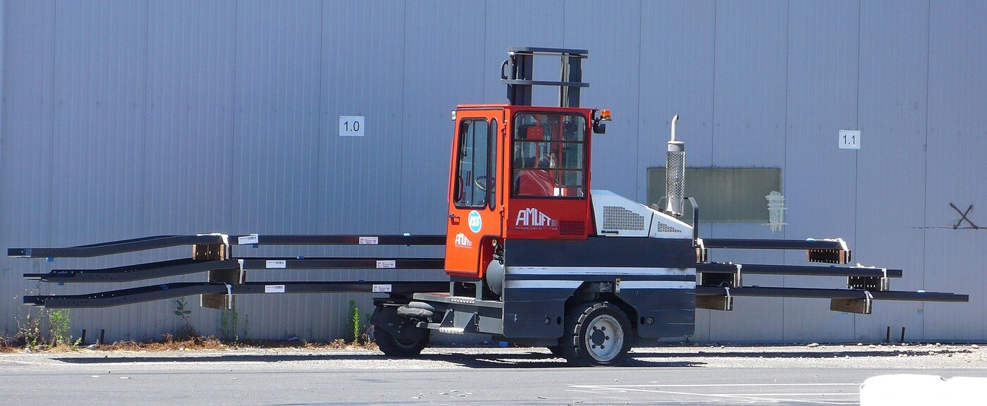 A five-minute forklift safety toolbox talk you can run tomorrow
