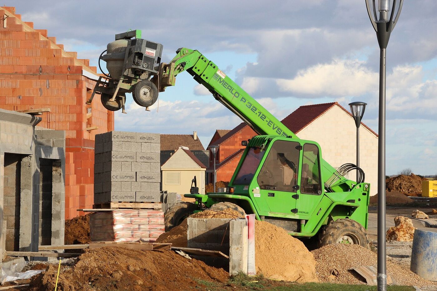 Building Firm Fined £120,000 After Workers Lifted by Telehandler